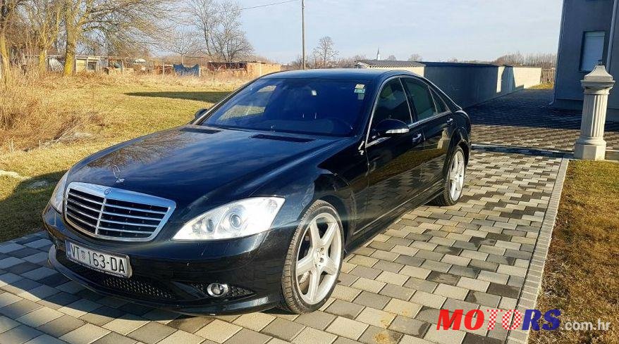 2009' Mercedes-Benz S-Class 4Matic 320 Cdi photo #2