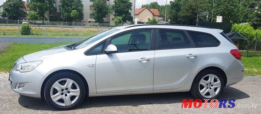 2011' Opel Astra Karavan Sports 1,7 Cdti photo #1