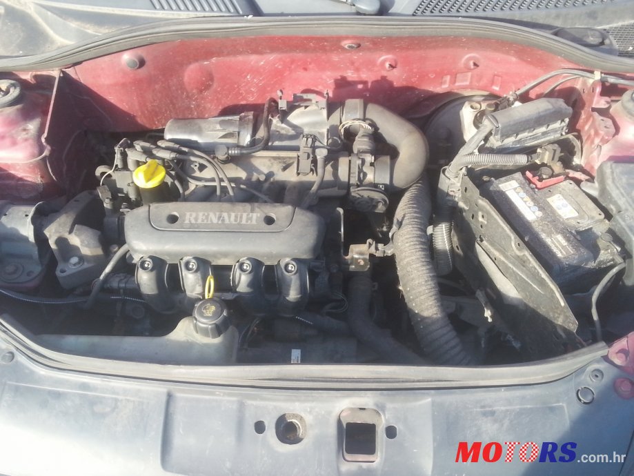 2002' Renault Clio photo #3