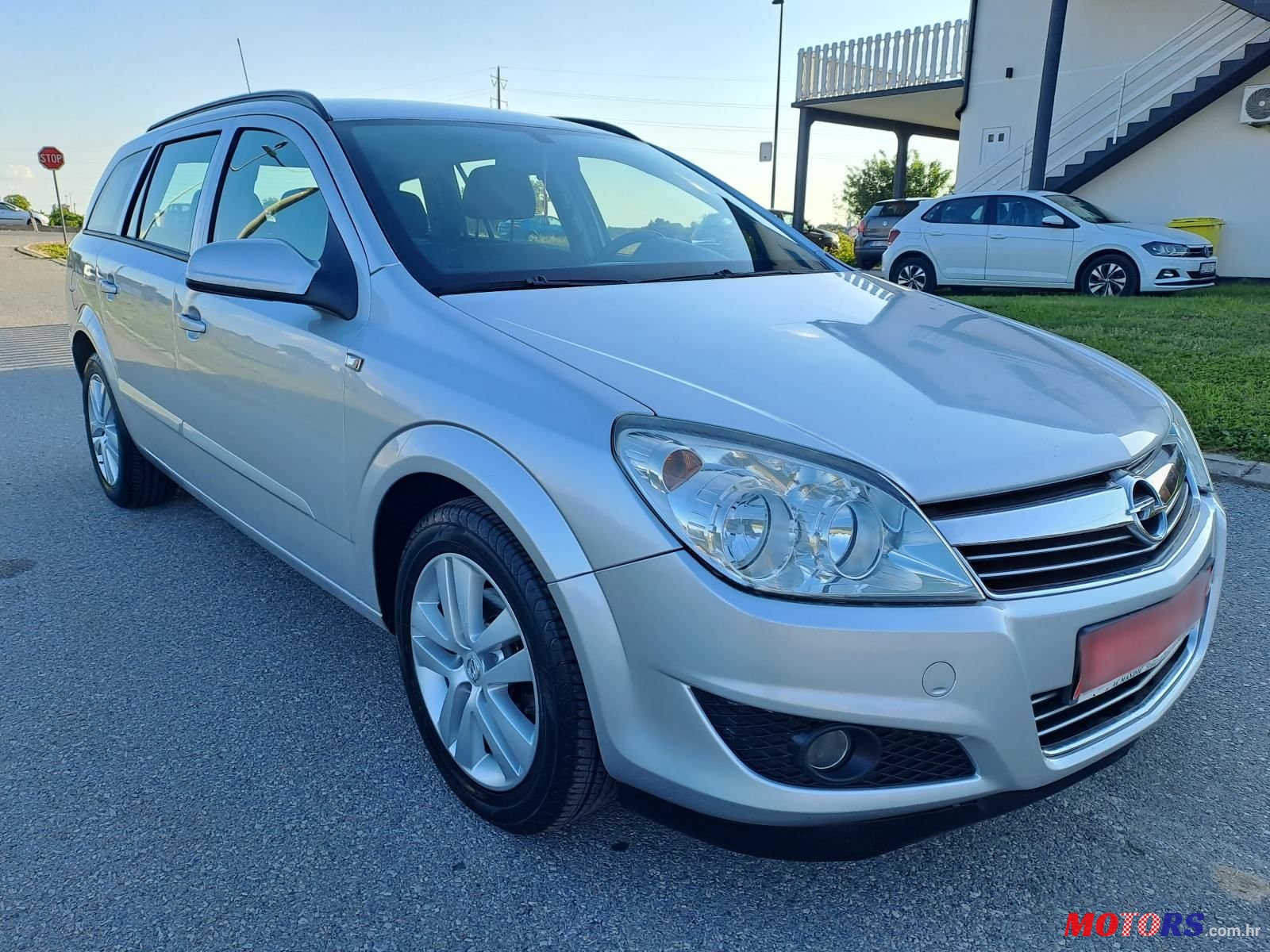 2008' Opel Astra Karavan photo #4