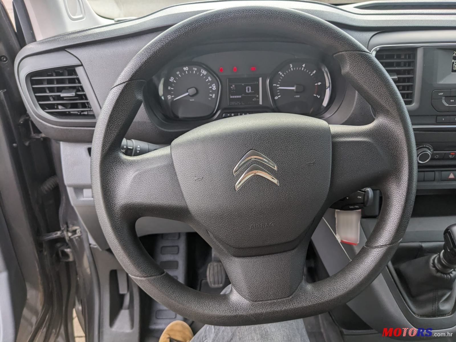 2019' Citroen Jumpy Bluehdi photo #6