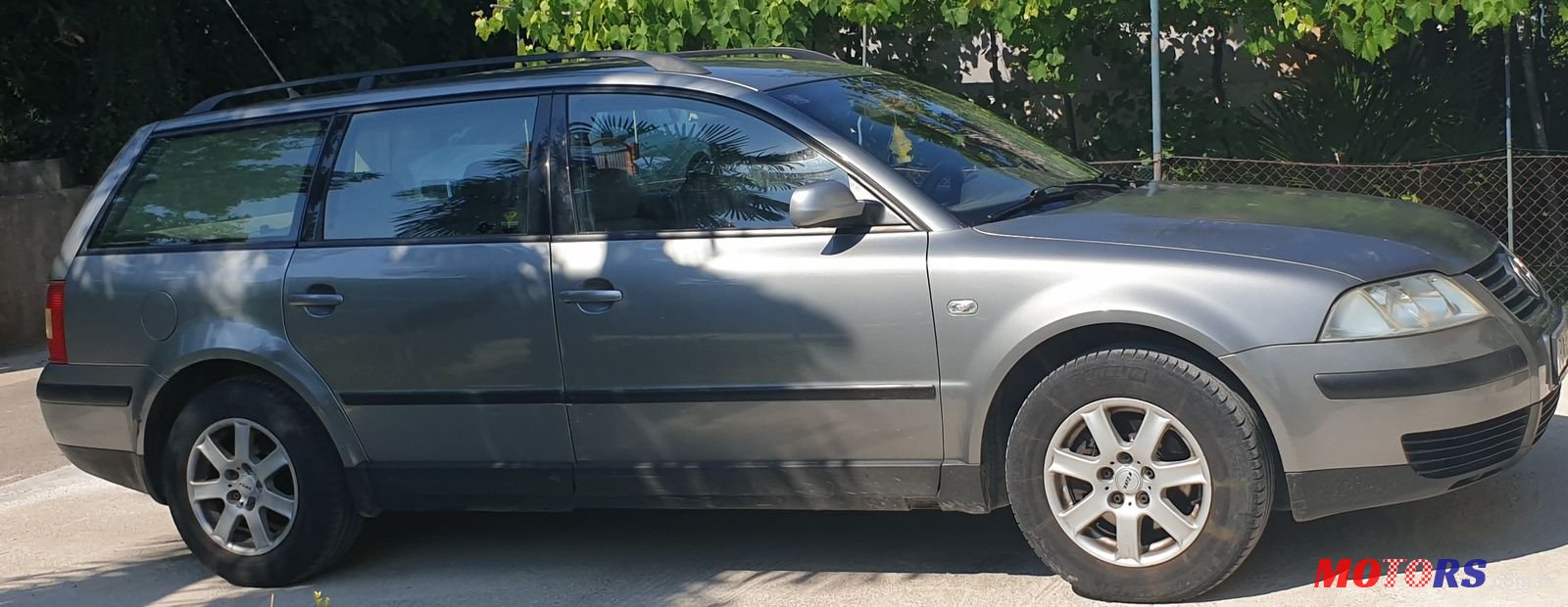 2002' Volkswagen Passat 1.9 TDI photo #2