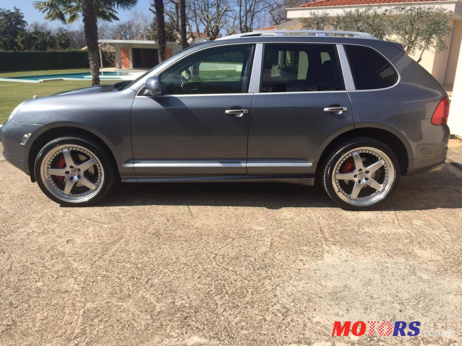 2003' Porsche Cayenne photo #2