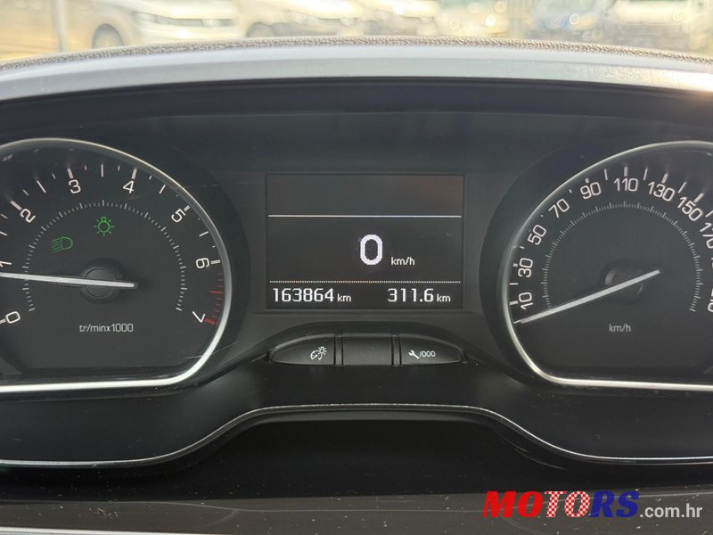 2015' Peugeot 2008 1,2 photo #2