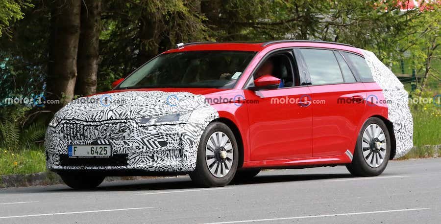 2023 Skoda Octavia Facelift Spied for the First Time, It Was Towing Its  Heart Out - autoevolution