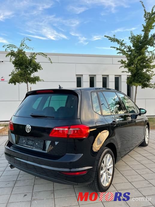 2015' Volkswagen Golf photo #6