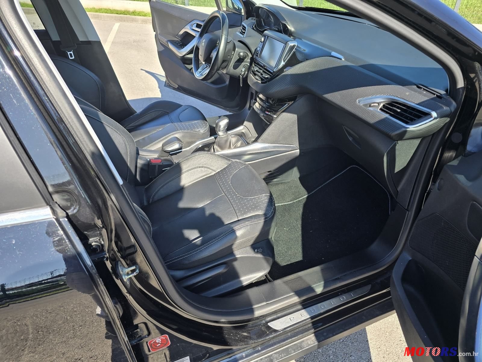 2014' Peugeot 2008 1,6 E-Hdi photo #3