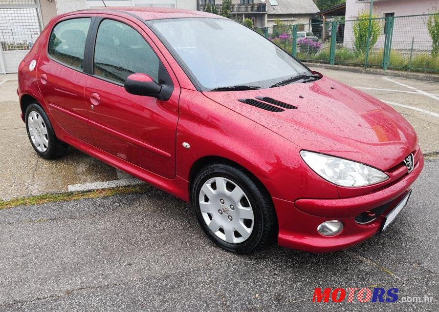 2005' Peugeot 206 206 1,6 16V photo #1