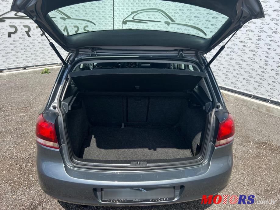 2010' Volkswagen Golf VI 1,6 Tdi photo #6