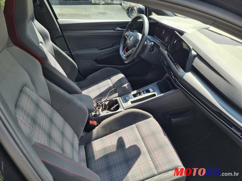 2021' Volkswagen Golf 8 2,0 Tsi photo #3