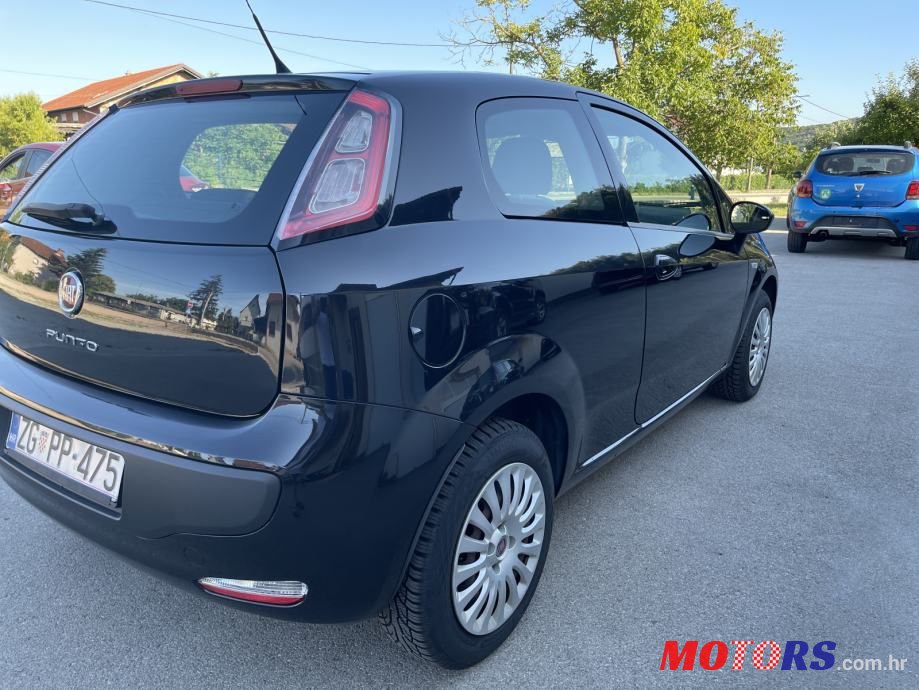 2012' Fiat Punto Evo photo #5