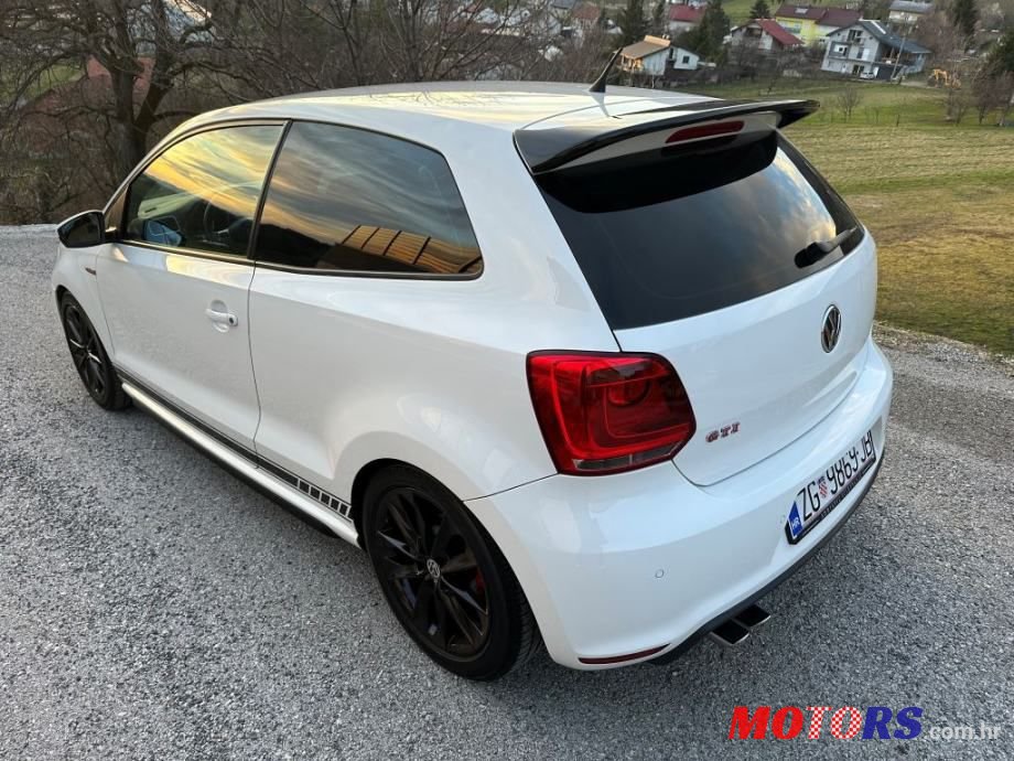 2011' Volkswagen Polo photo #4