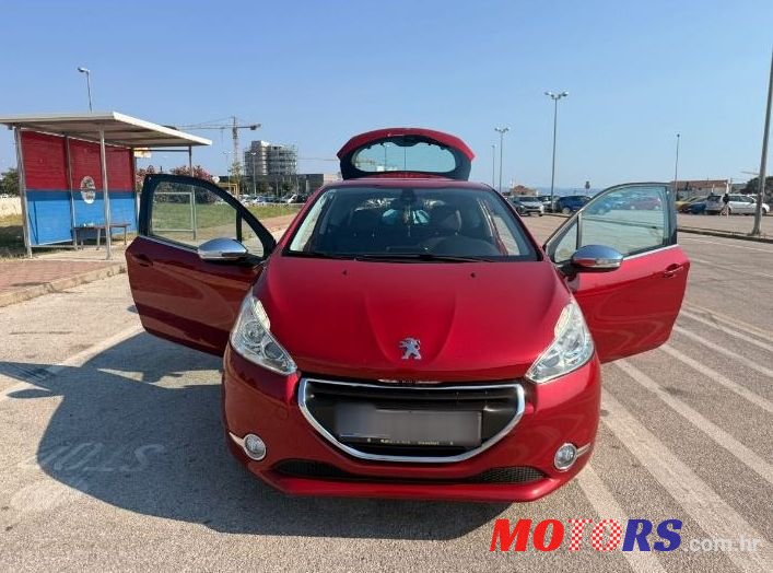 2015' Peugeot 208 1,6 E-Hdi photo #1