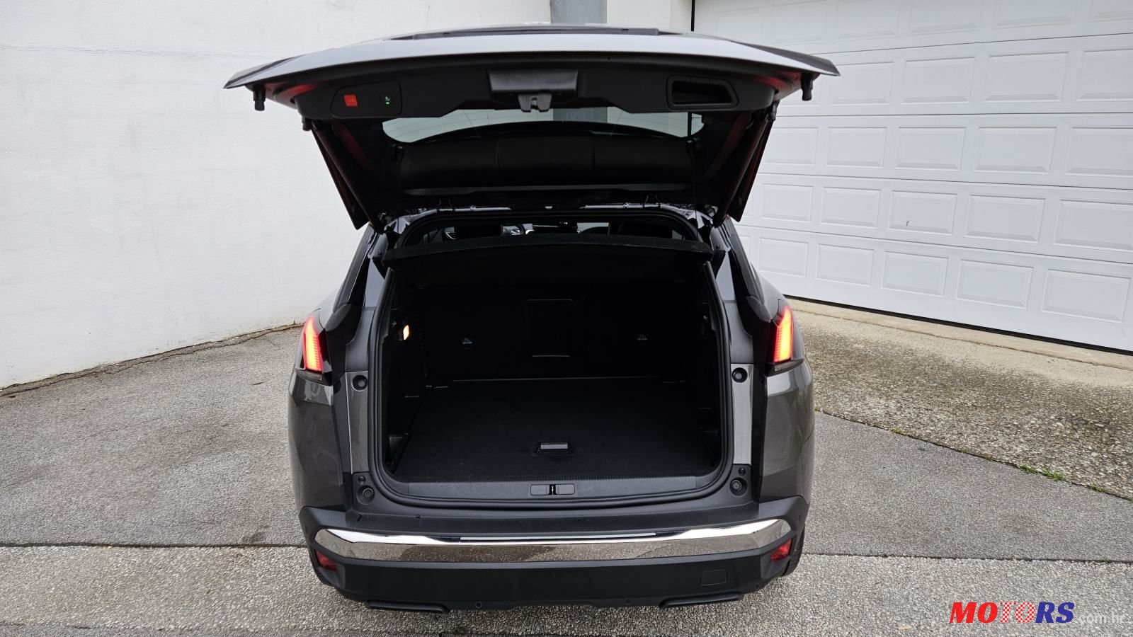 2023' Peugeot 3008 1,2 photo #4