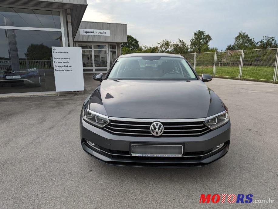 2015' Volkswagen Passat photo #2