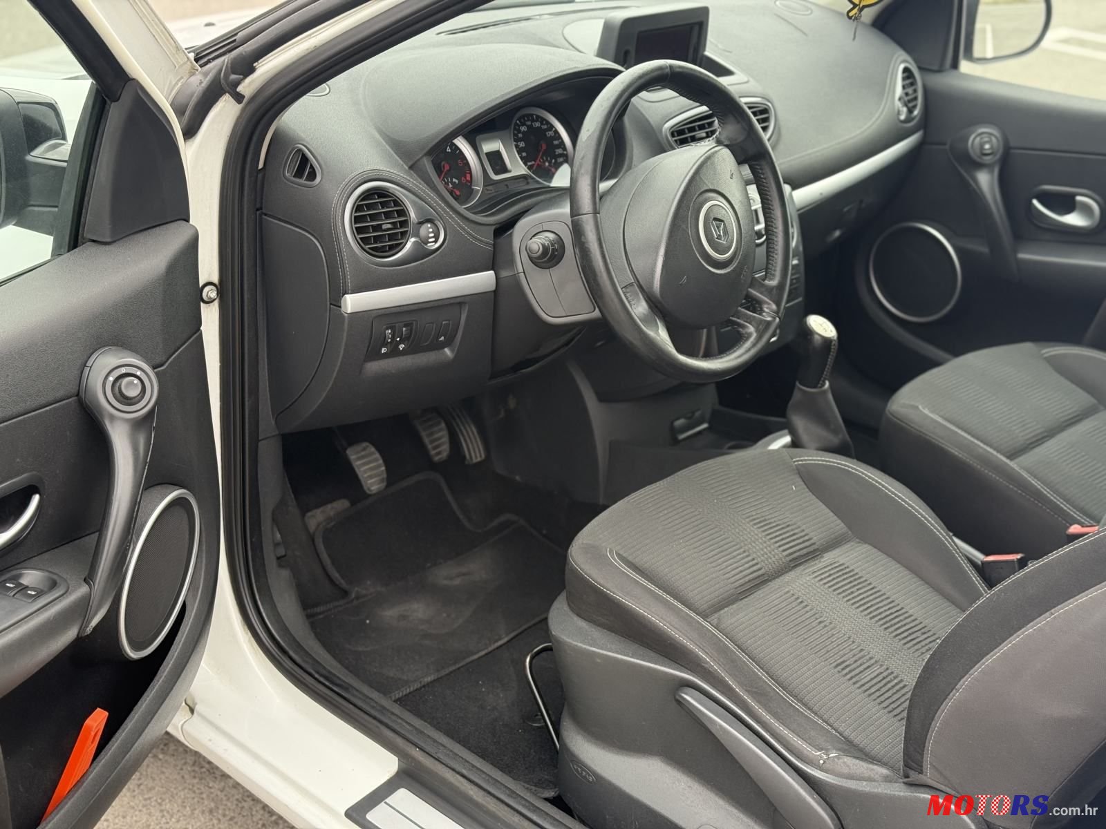 2010' Renault Clio 1,5 Dci photo #6