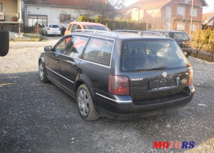 2001' Volkswagen Passat Variant photo #1