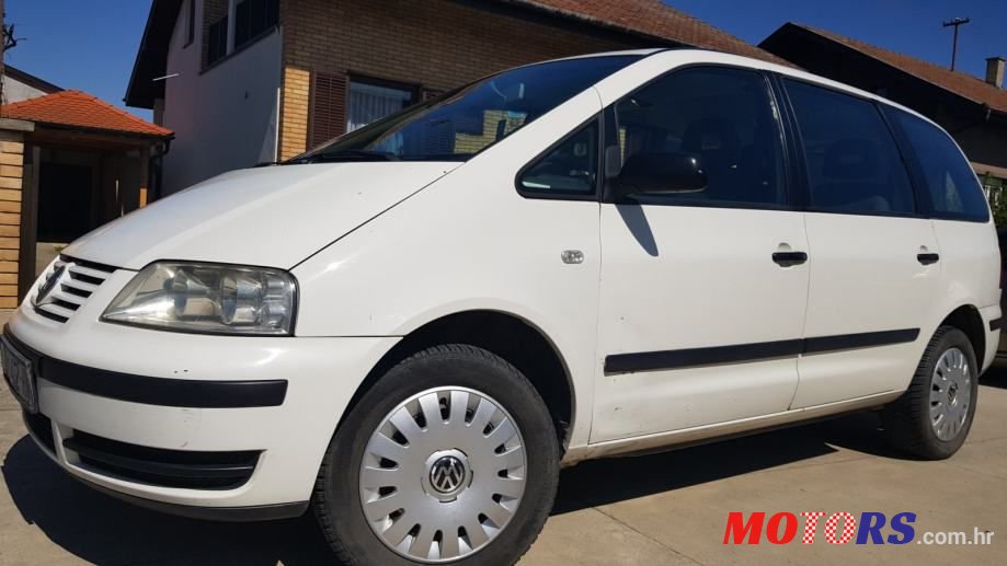 2002' Volkswagen Sharan photo #1