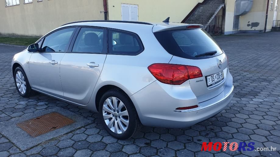 2015' Opel Astra Karavan photo #3