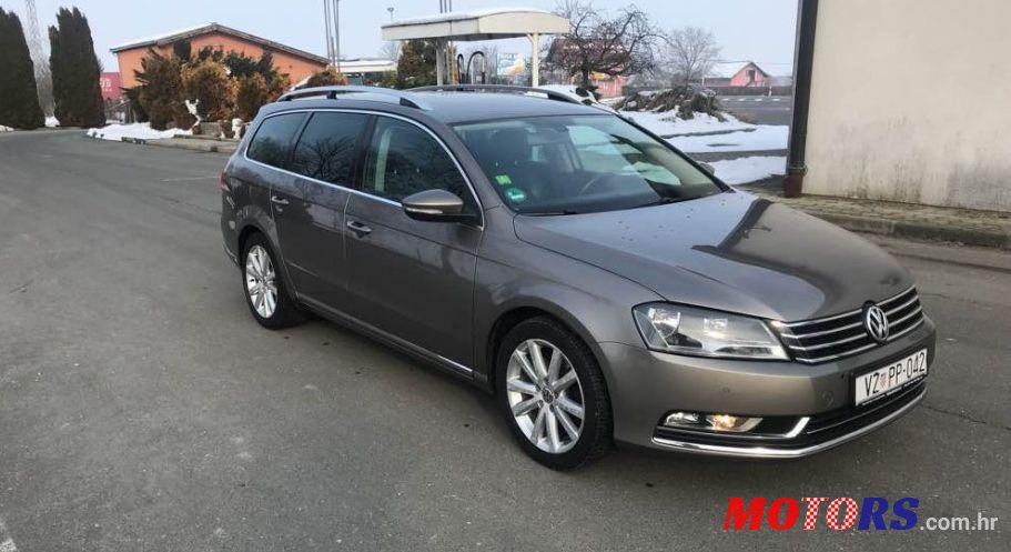 2011' Volkswagen Passat Variant photo #2