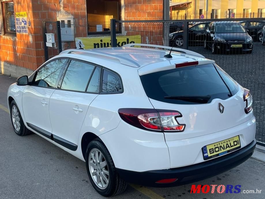 2011' Renault Megane Grandtour photo #4
