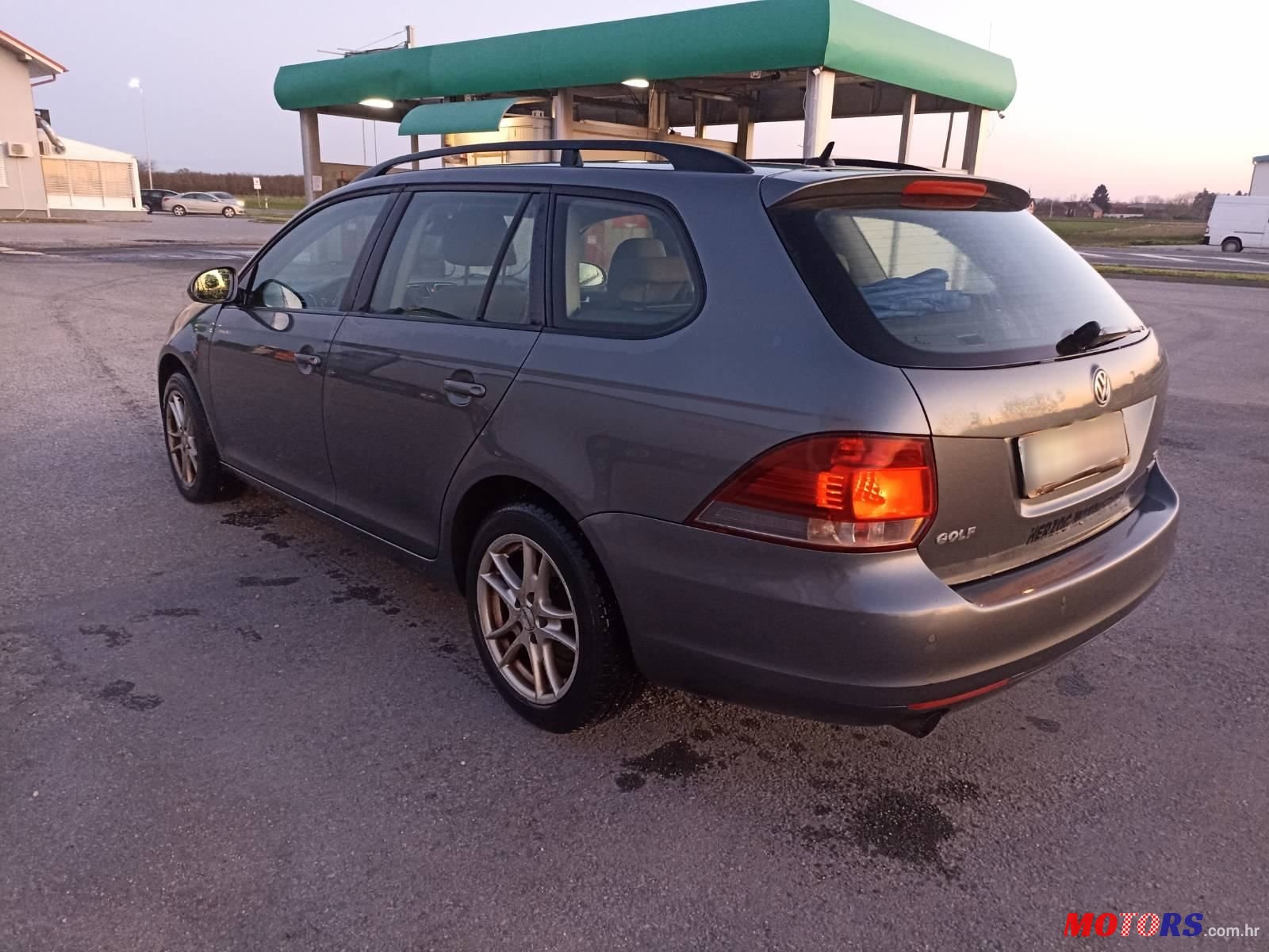 2011' Volkswagen Golf VI Variant photo #4