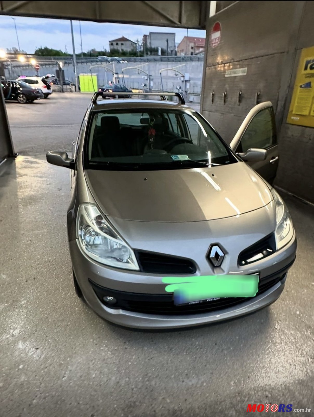 2008' Renault Clio photo #1