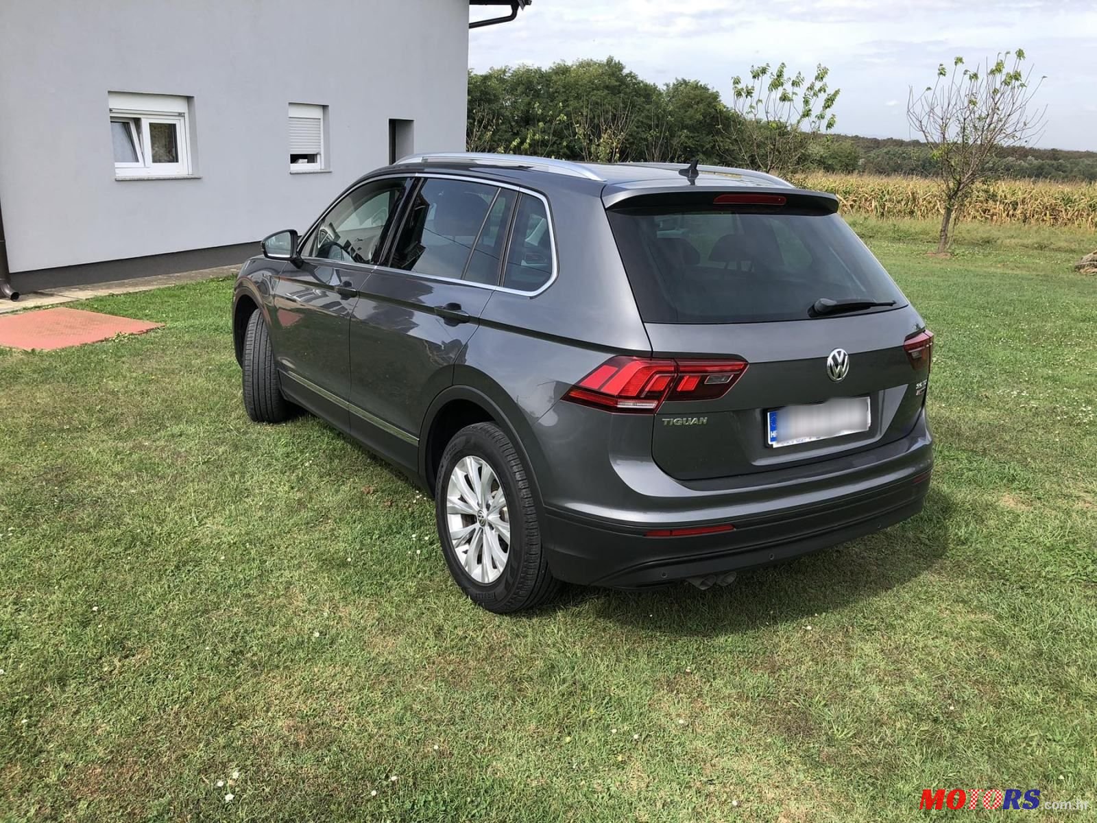 2016' Volkswagen Tiguan photo #3