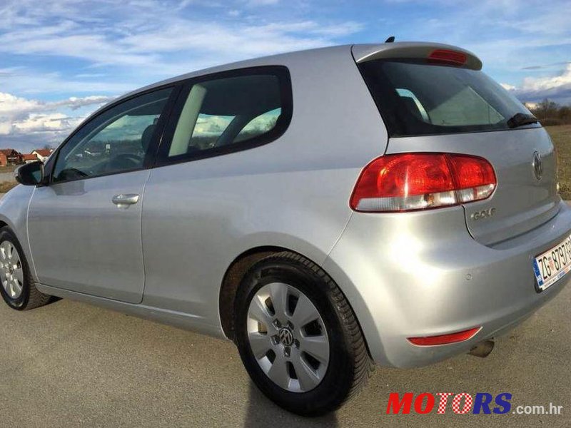 2010' Volkswagen Golf VI 1,6 Tdi photo #3