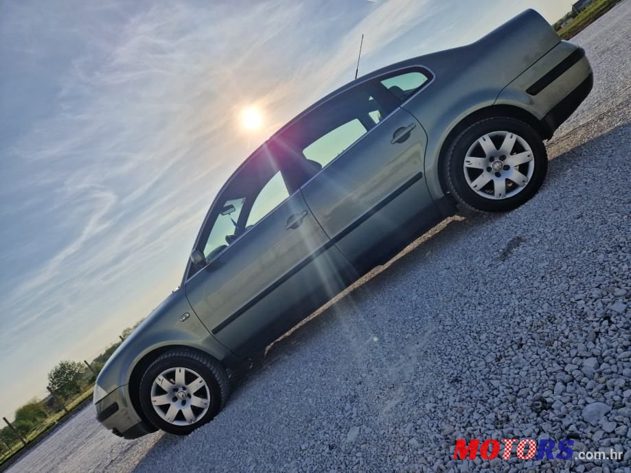 2004' Volkswagen Passat 1,9 Tdi photo #4