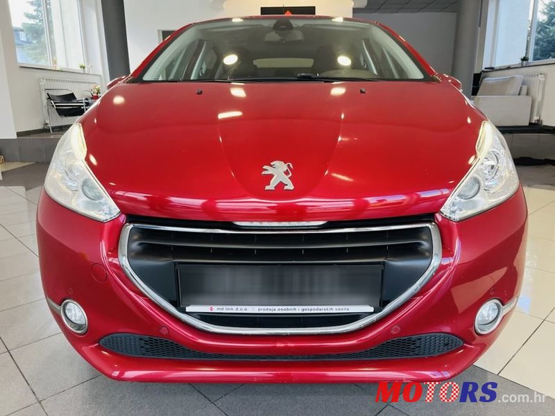 2014' Peugeot 208 1,2 Vti photo #2