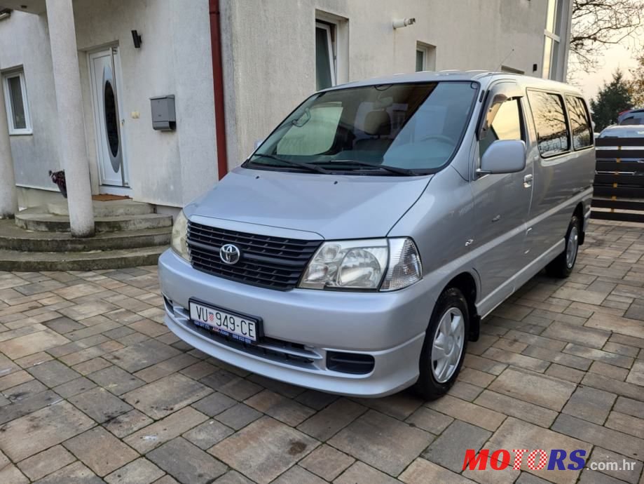 2008' Toyota Hiace photo #1