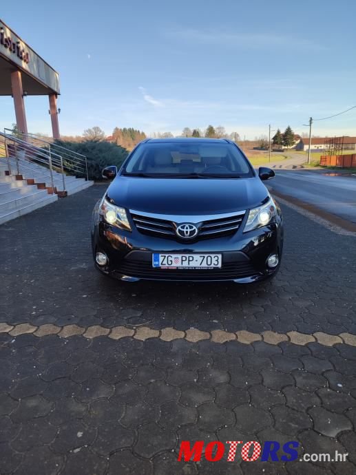 2012' Toyota Avensis Wagon photo #2