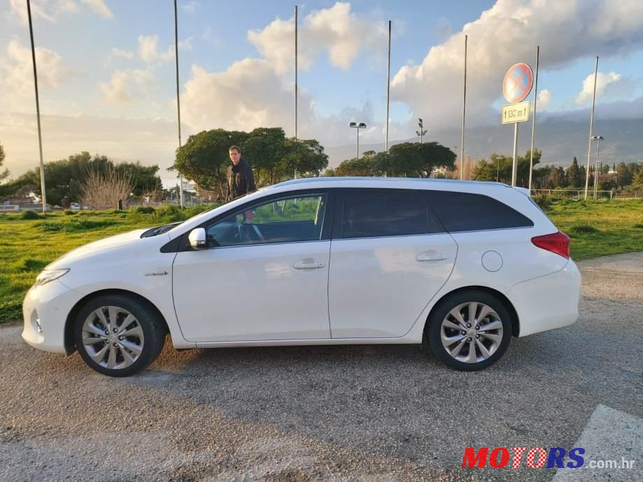 2014' Toyota Auris Karavan photo #4