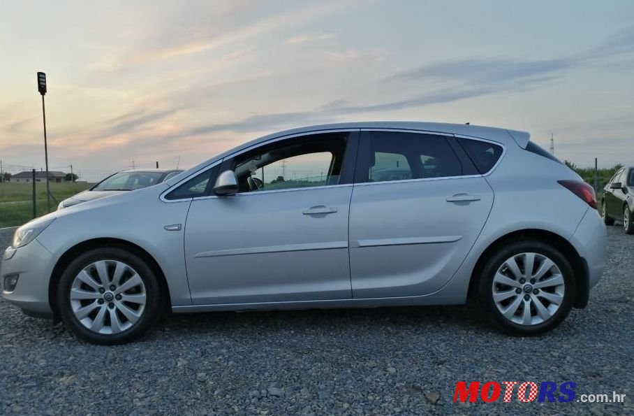 2011' Opel Astra 1,7 Cdti photo #1