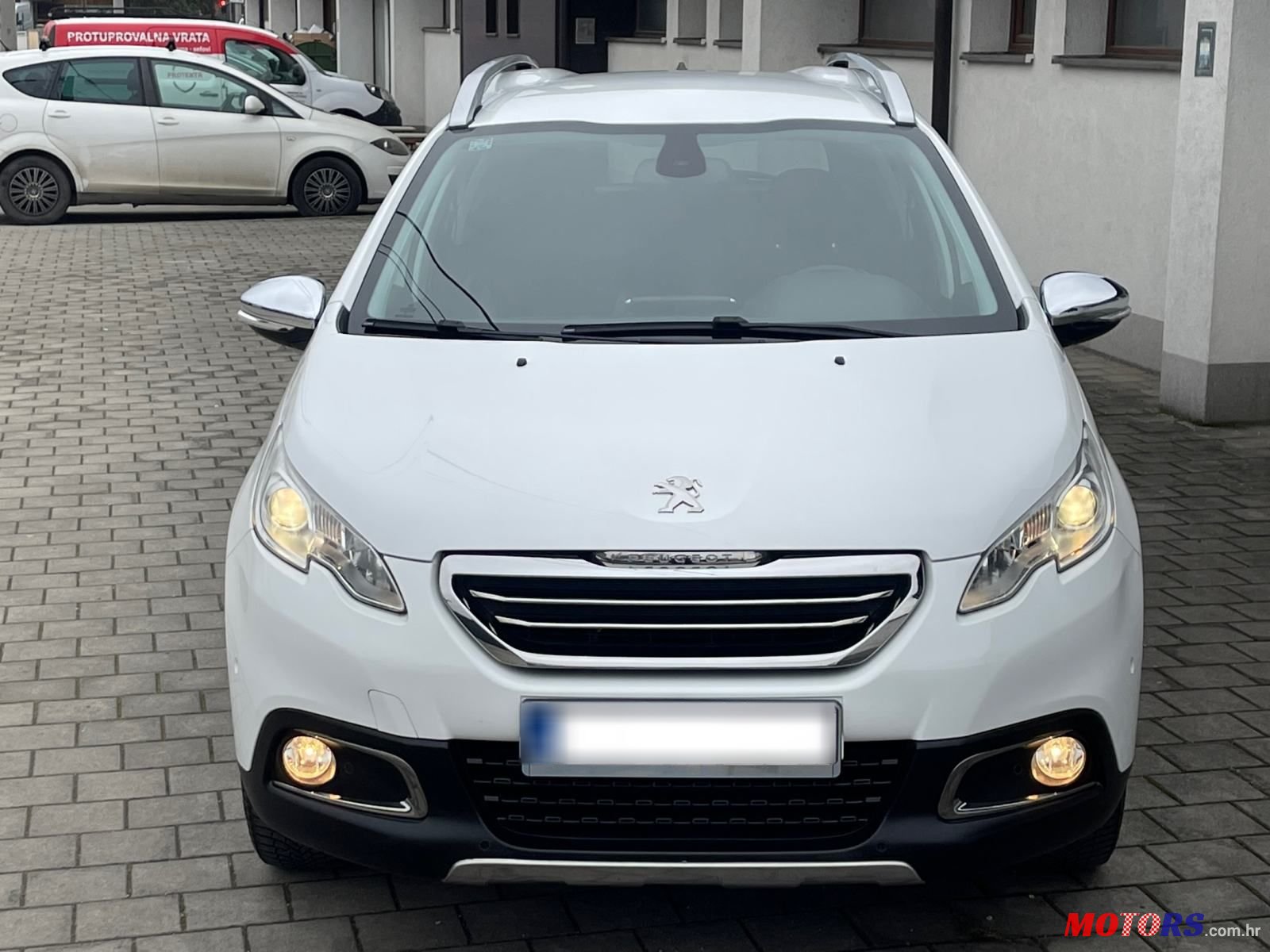 2015' Peugeot 2008 1,2 photo #2