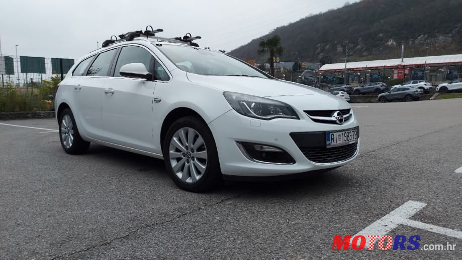 2015' Opel Astra Karavan photo #3