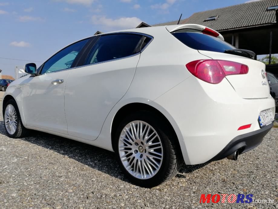 2010' Alfa Romeo Giulietta 1,6 photo #5