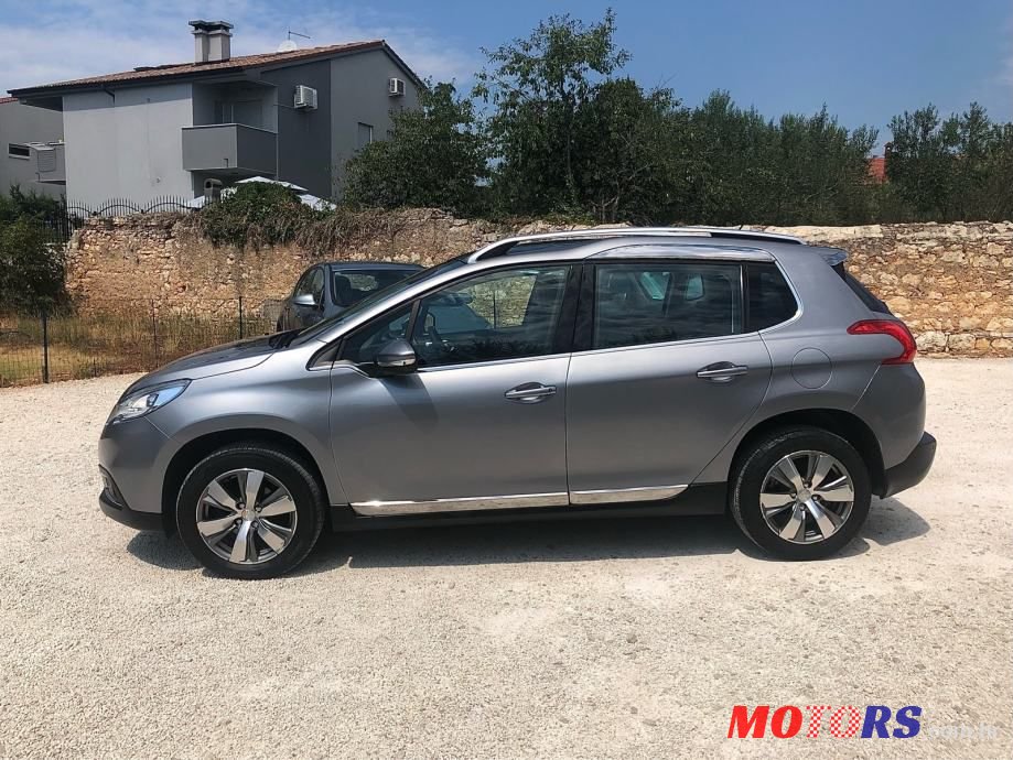 2013' Peugeot 2008 photo #3