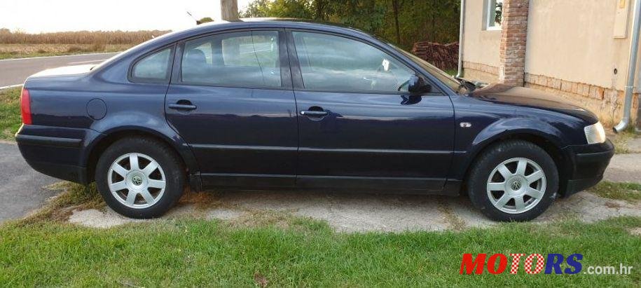 1997' Volkswagen Passat 1,6 photo #1