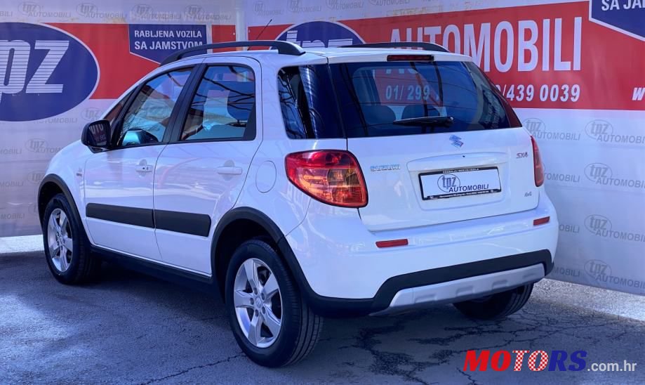 2011' Suzuki SX4 photo #3