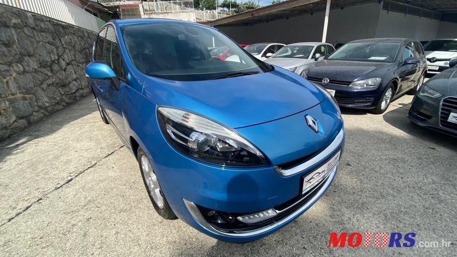 2012' Renault Grand Scenic photo #2