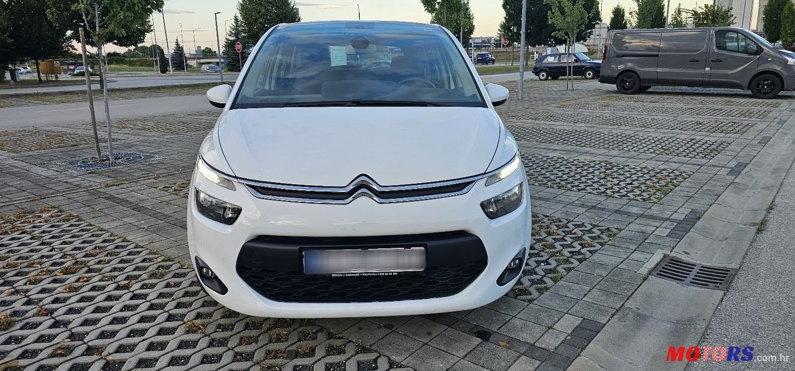2016' Citroen C4 Picasso Bluehdi 100 photo #5