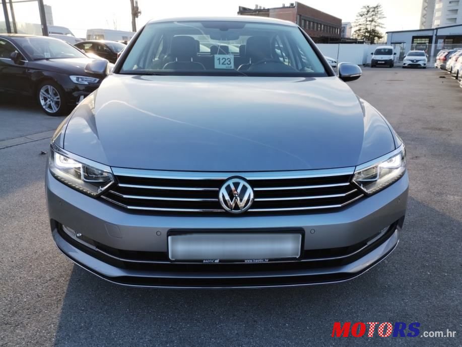 2018' Volkswagen Passat photo #2