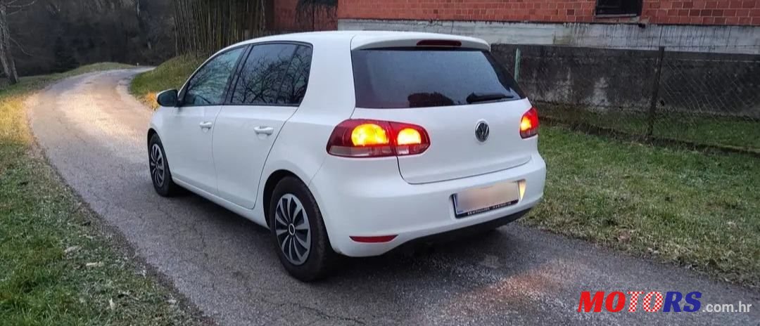 2010' Volkswagen Golf VI 1,6 Tdi photo #6