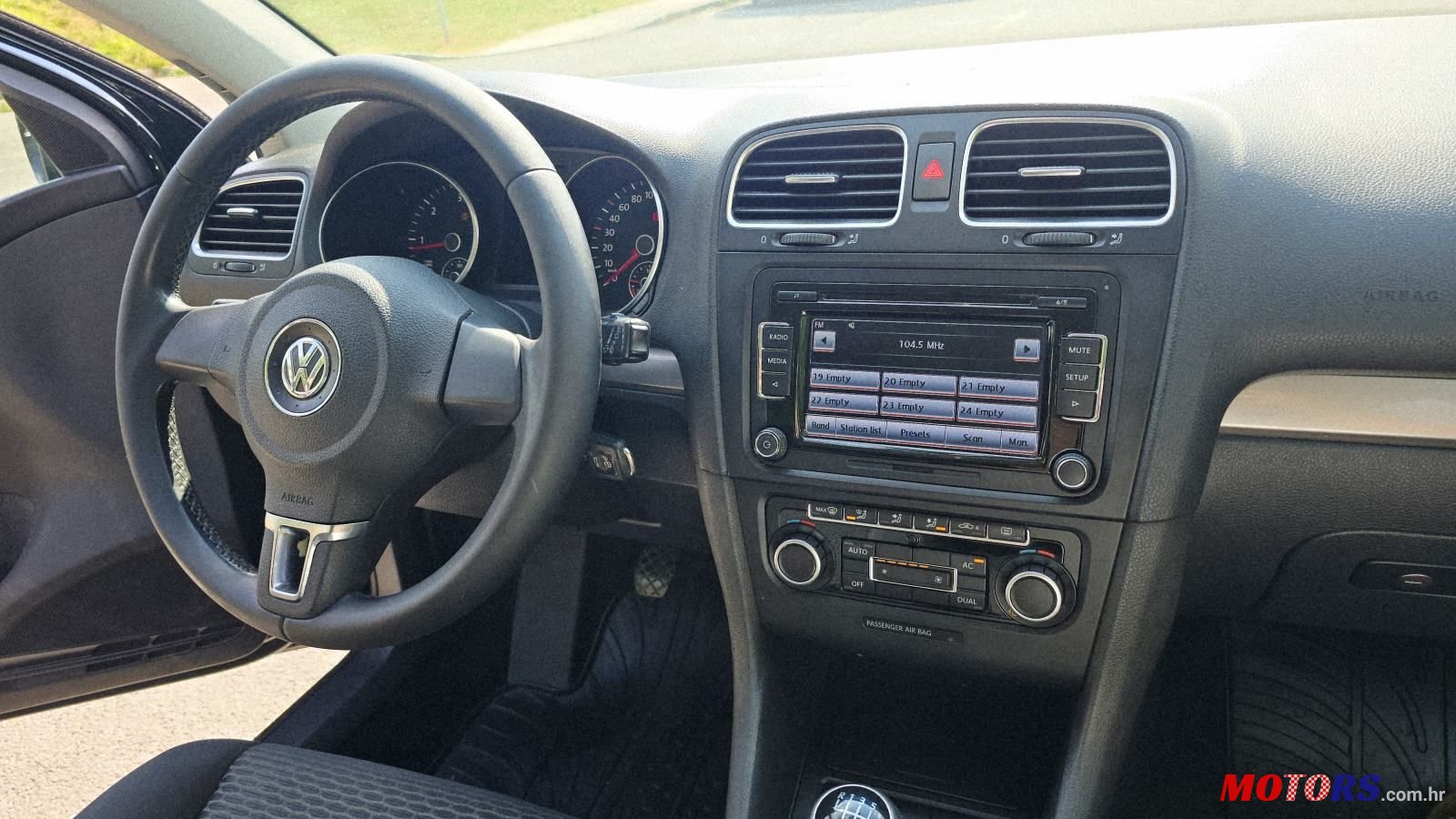 2010' Volkswagen Golf VI 1,6 Tdi photo #6