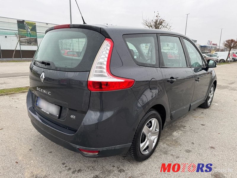 2011' Renault Megane Scenic 1.5Dci photo #5