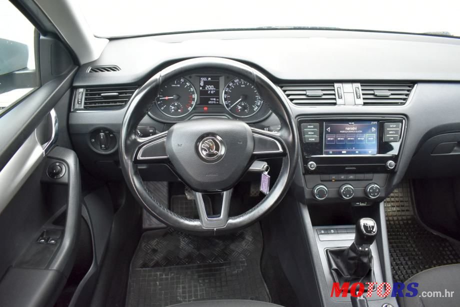 2018' Skoda Octavia Combi photo #3