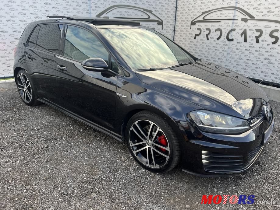 2014' Volkswagen Golf 7 2.0 Gtd photo #2