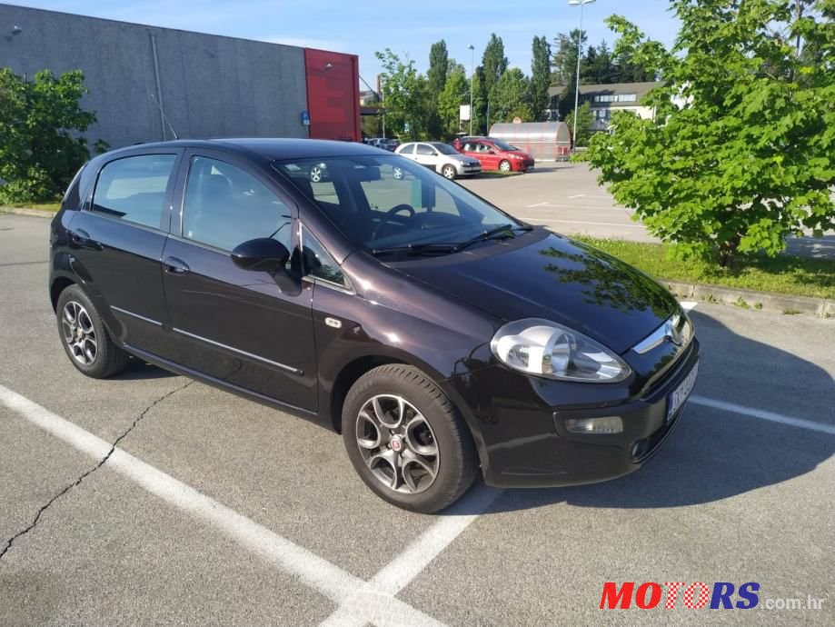 2010' Fiat Punto Evo photo #3